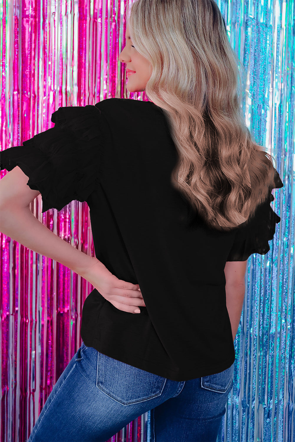 Blouse noire à manches volantées en tulle-A WOMAN WE LOVE