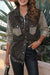 Chaqueta de mezclilla vintage con dobladillo crudo y bolsillo de leopardo negro