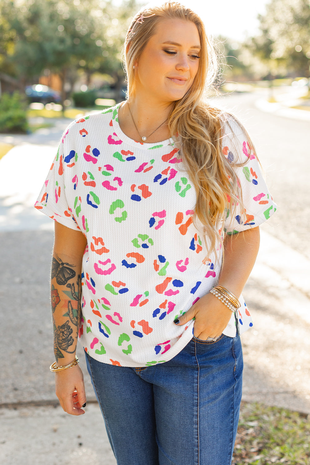 White textured t-shirt with large leopard print *