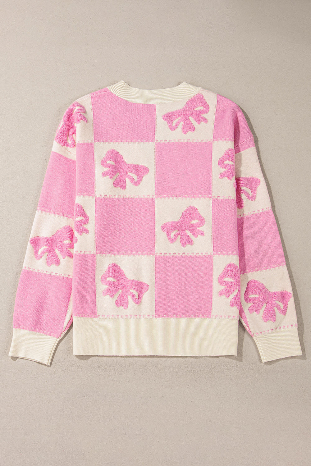 Cardigan boutonné à col en V et épaules tombantes avec motif à carreaux et nœud papillon rose