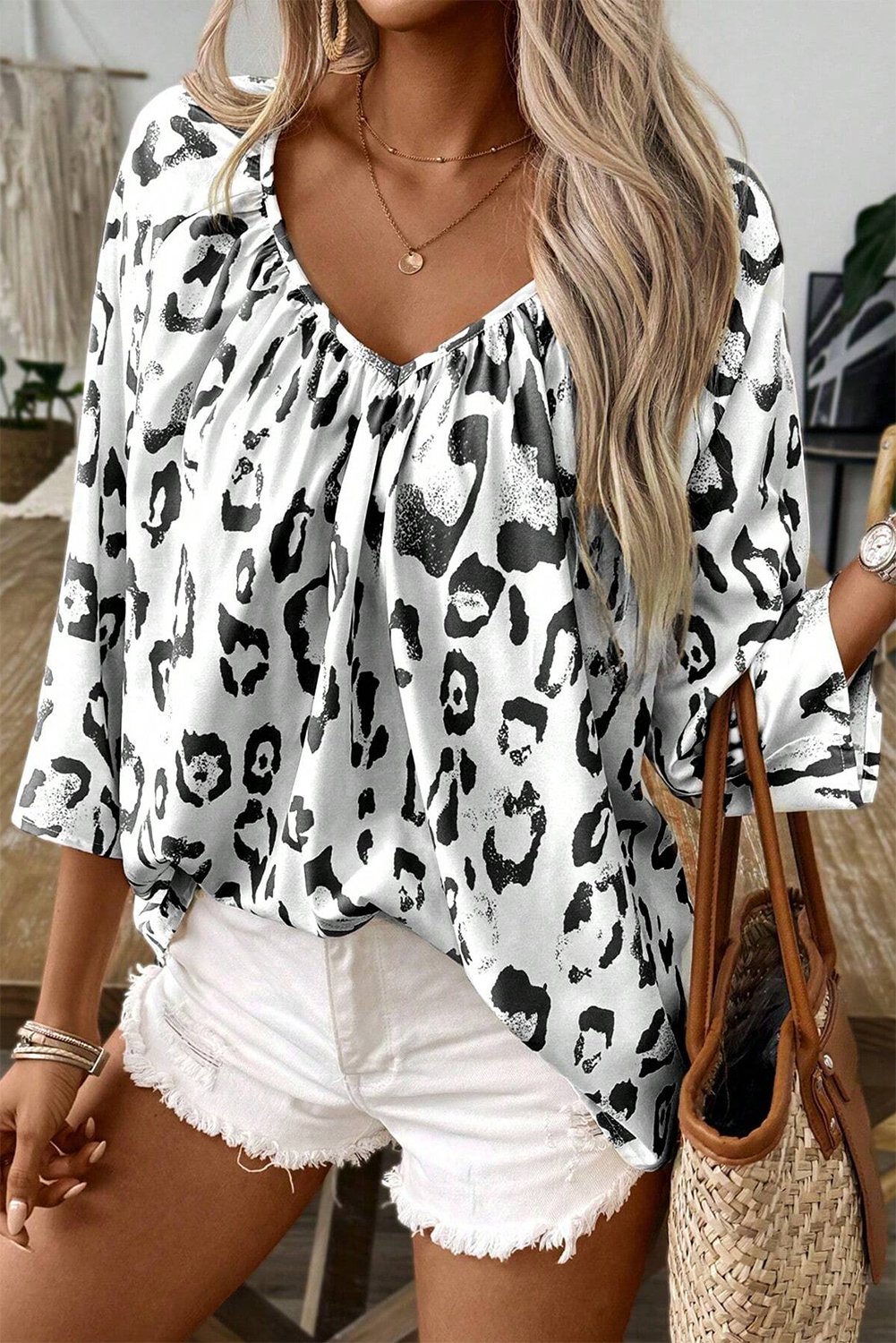 Black blouse printed leopard gathered with v * collar