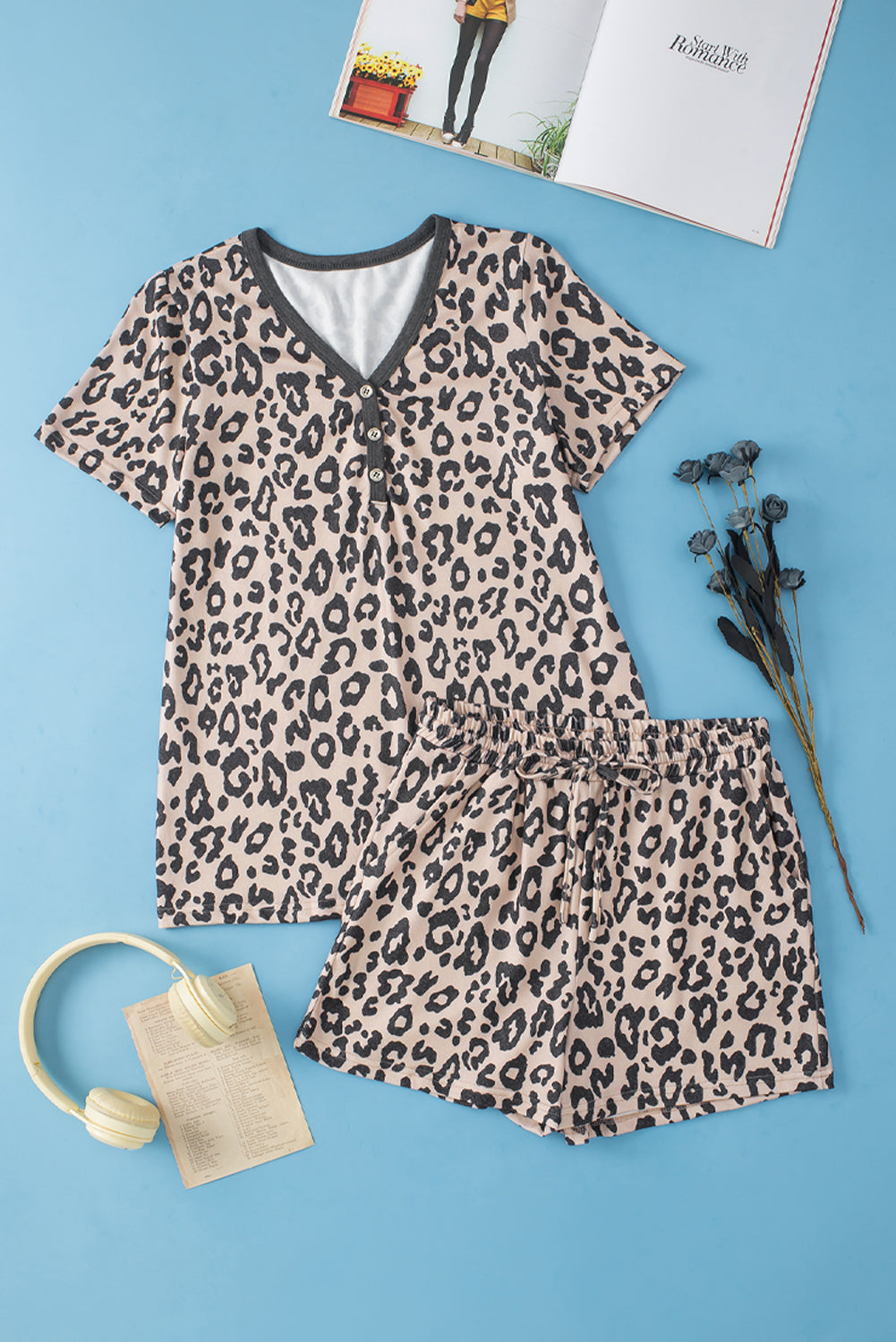 Multicolier -Leopard -Taste gegen Nacken -T -Shirt und Kordelkordelhorts Set