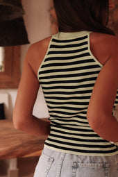 Round neck slim cutting tank top *