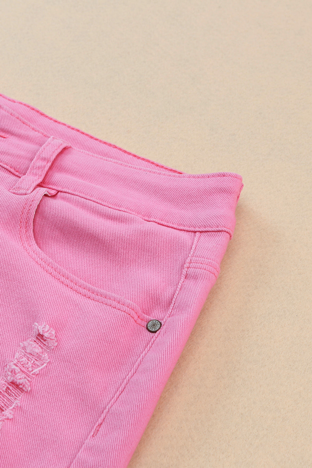 Short en denim vieilli de couleur unie rose