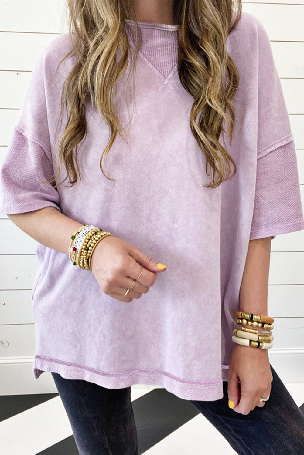 Surprised t-shirt with drooping shoulders and visible seams with mineral washed out and orchid petals