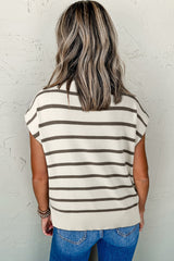 T-shirt with short sleeves and brown round collar with stripes and side slits