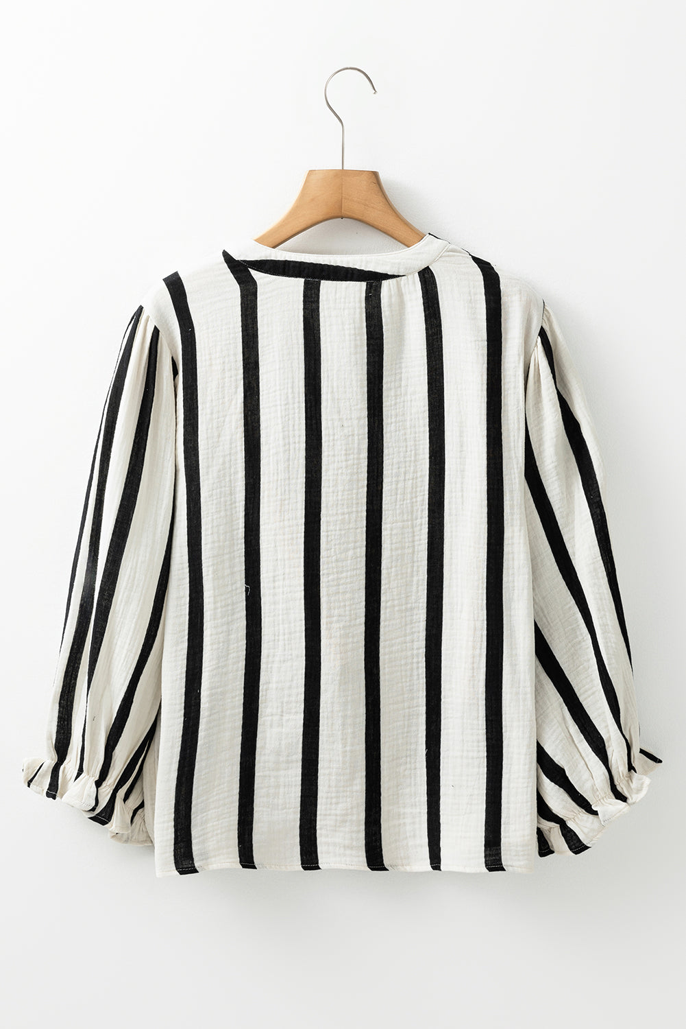 Black Stripe CRINCKLED Button de manga con volantes