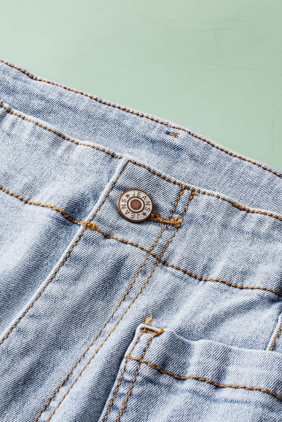 Short jeans with faded contrast pockets and edges with beautiful blue acid