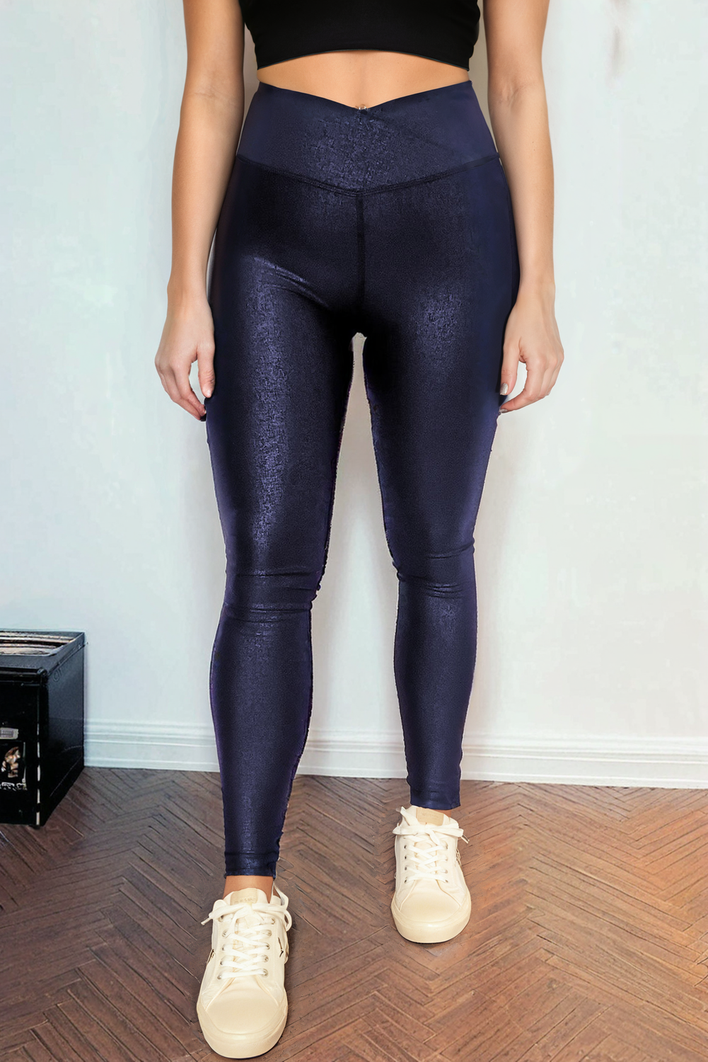 Elegantes leggings de cuero con cintura azul azul marino