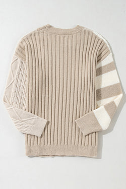 Khaki Pull in twitched knit color block with round neck and falling shoulders