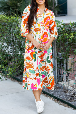 Vestido de naranja largo con un estampado floral dividido con cuello en V y varios niveles