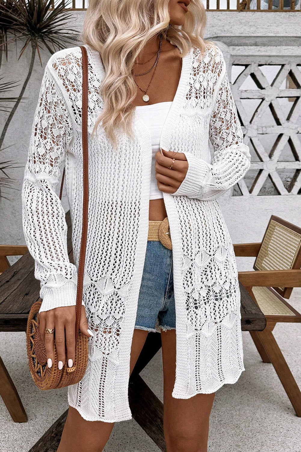 Cardigan blanc ouvert en crochet ajouré sur le devant