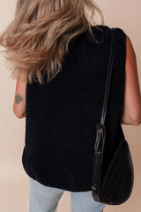 Strong fleece vest with contrasting side pockets in black leather