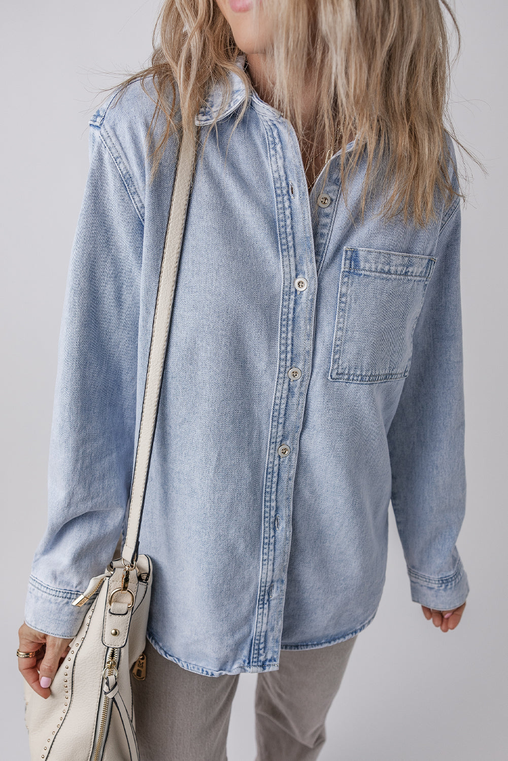 Veste en denim boutonnée à manches longues et poche poitrine Beau Blue