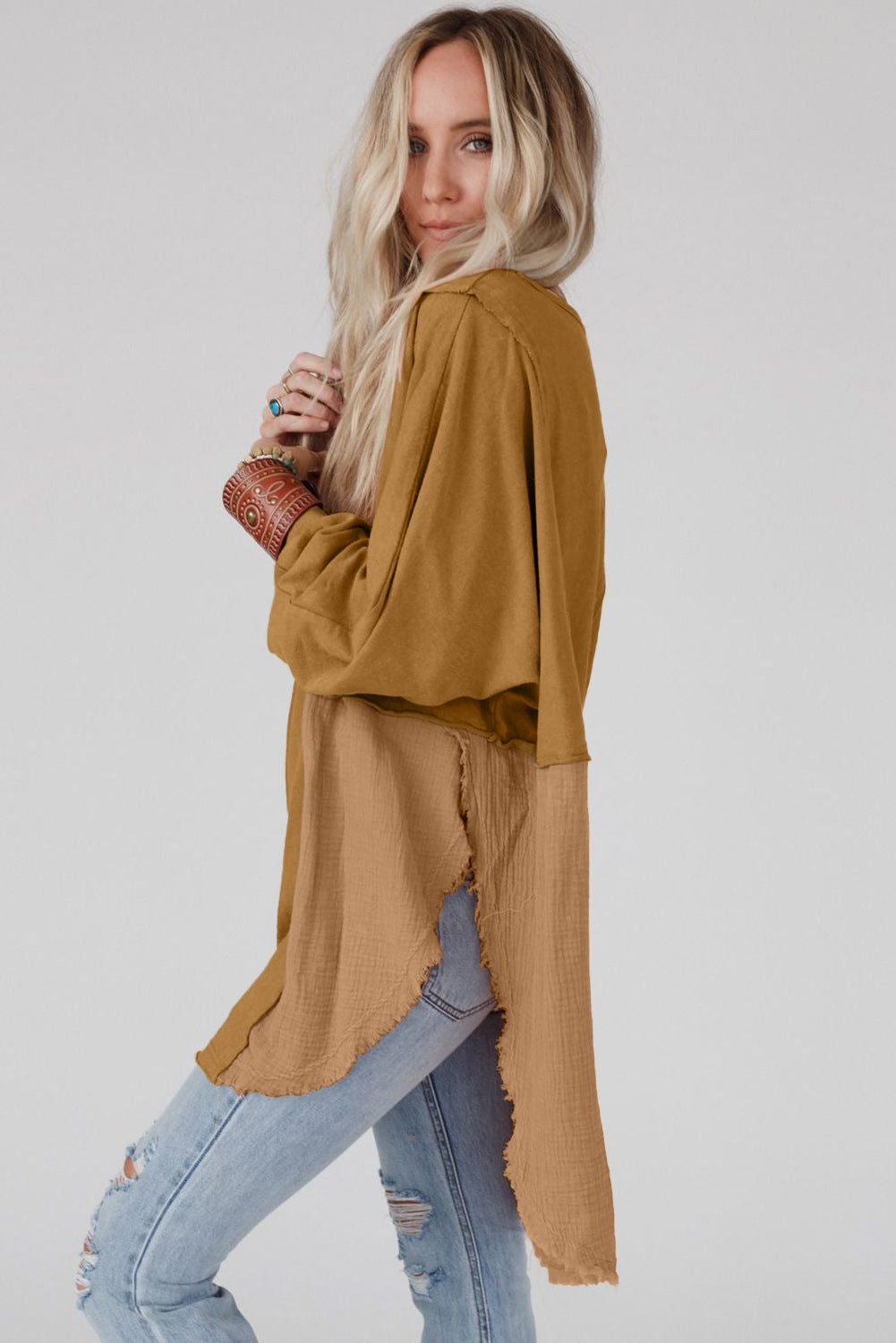 Blouse surdimensionnée haute et basse à ourlet brut et épissure froissée camel-A WOMAN WE LOVE