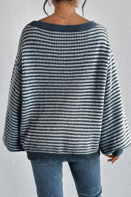 Cozy sweater with lanterns sleeves and drooping shoulders with blue veil stripes