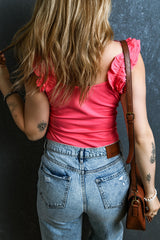Débardeur slim à larges bretelles et volants rose fraise-A WOMAN WE LOVE