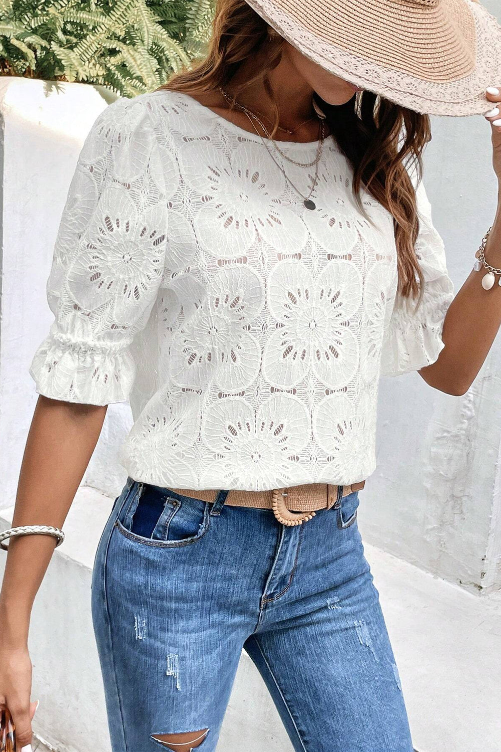 Blanco con mangas de volante y orificio de bloqueo Jacquard con ojales y flores