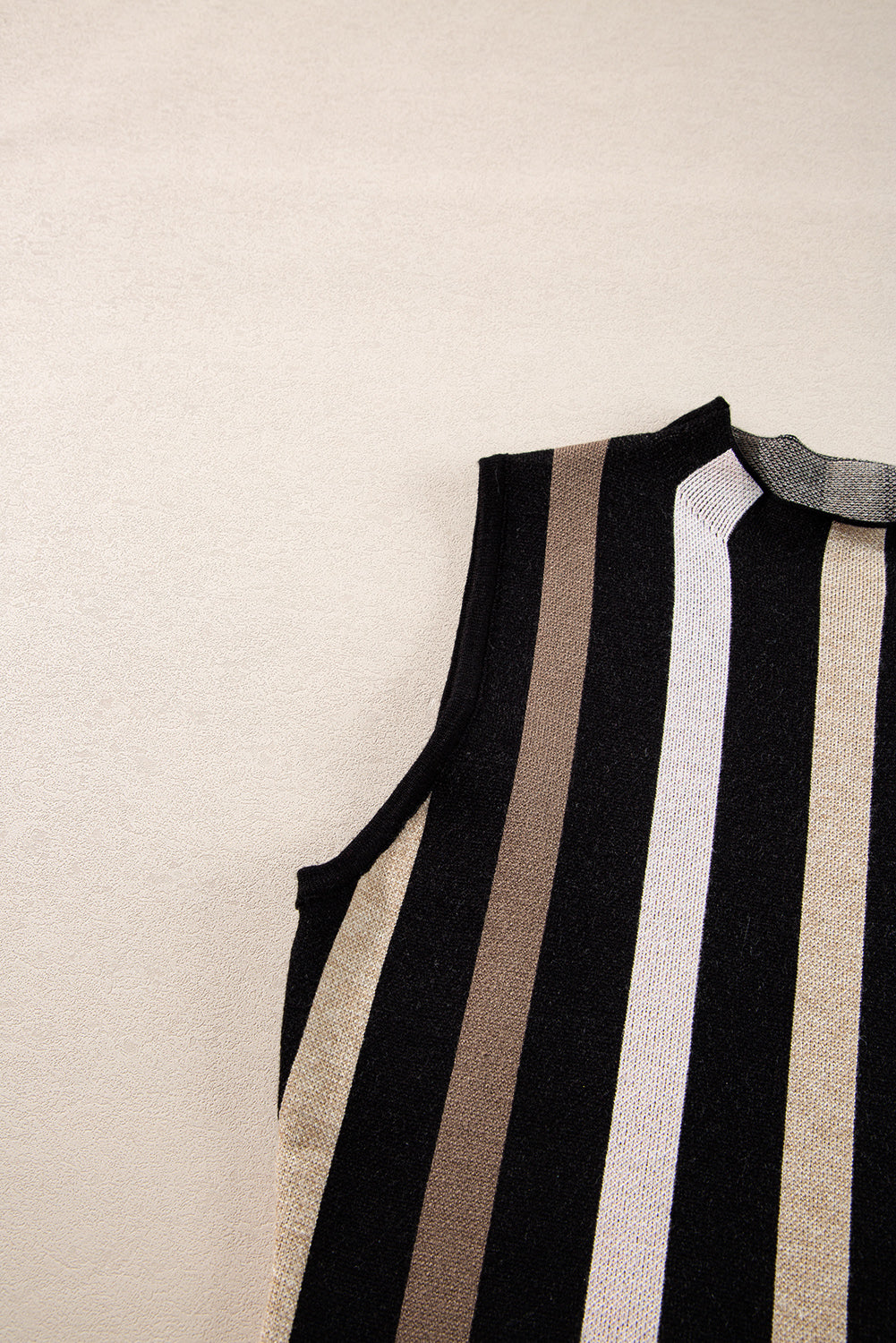 Black striped Slim cutting sweater, round neck