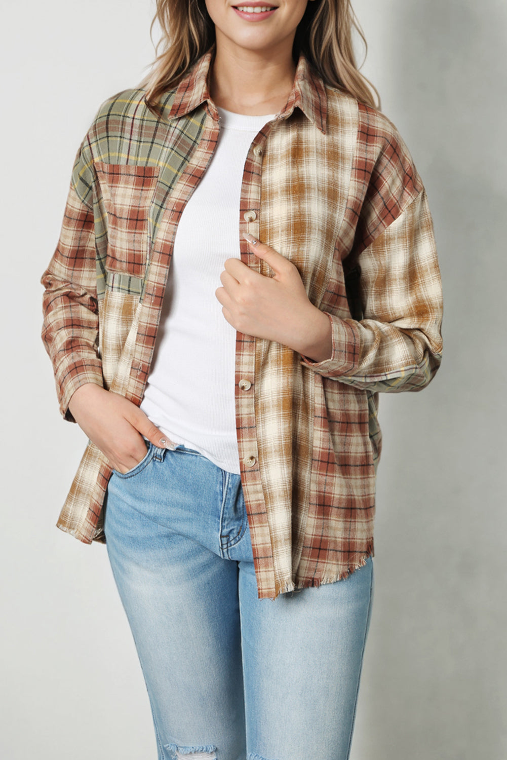 Chemise décontractée à bords bruts et patchwork à carreaux multiples marron-A WOMAN WE LOVE