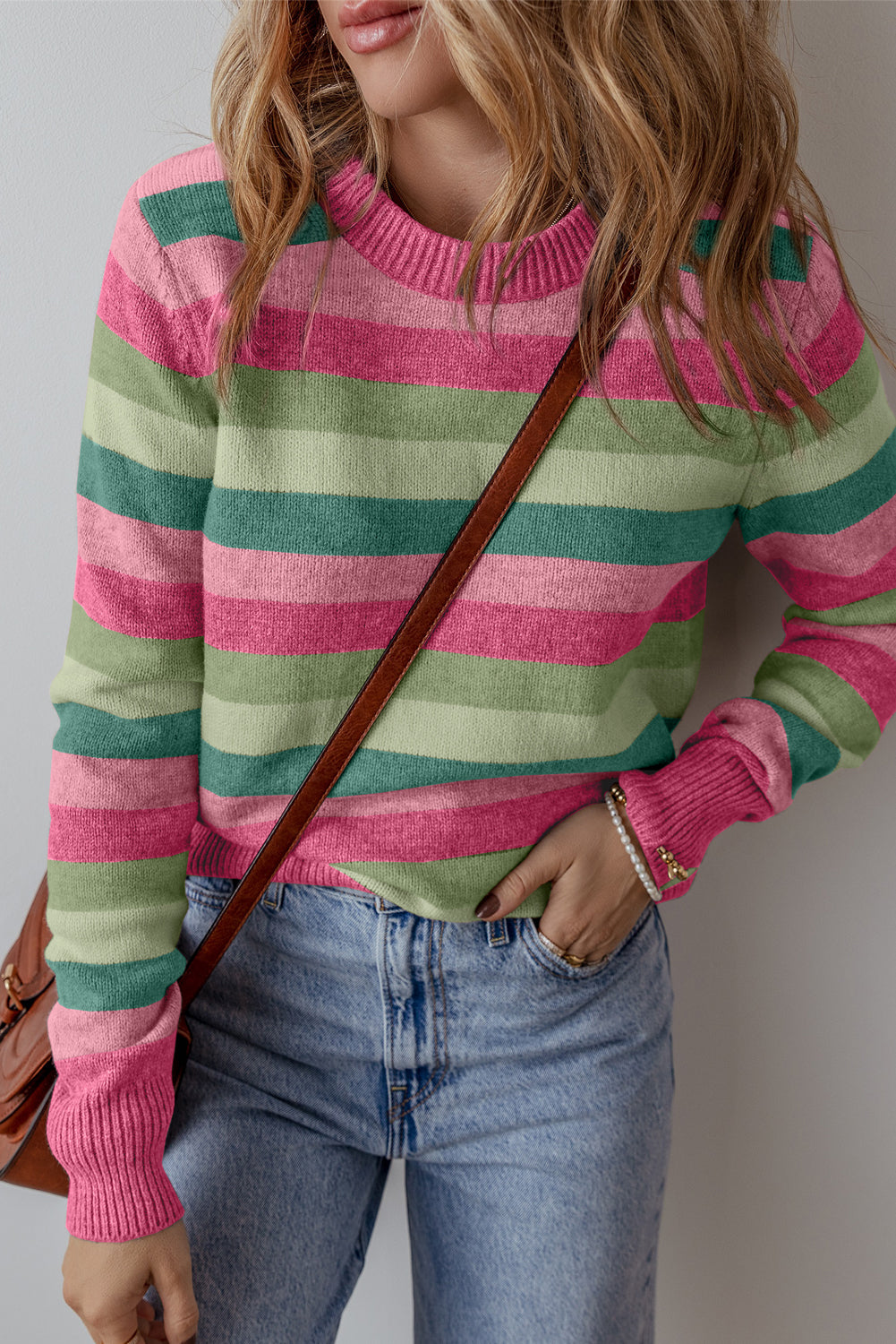 Round neck sweater with ribbed edges *