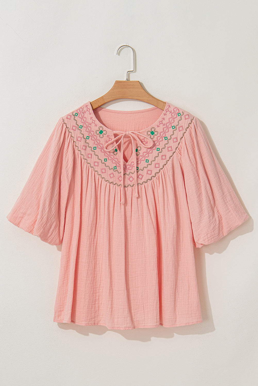 Albaricoque rosa geométrica bordada en v cuello blusa de manga de hojaldre