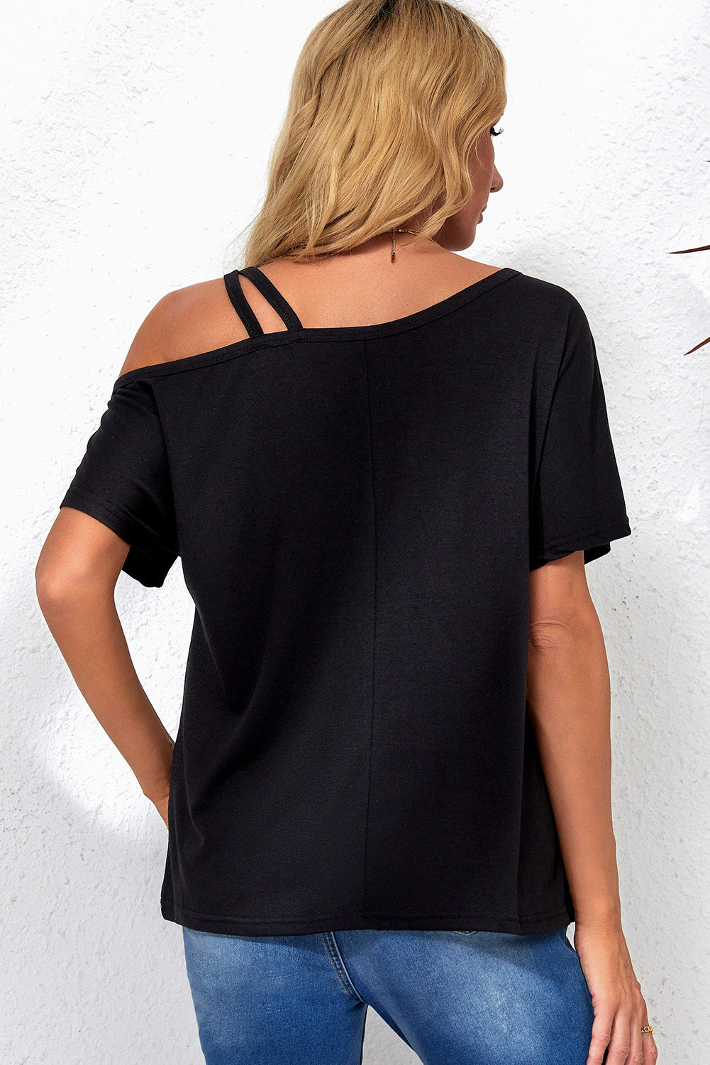 T-shirt noir asymétrique croisé à une épaule