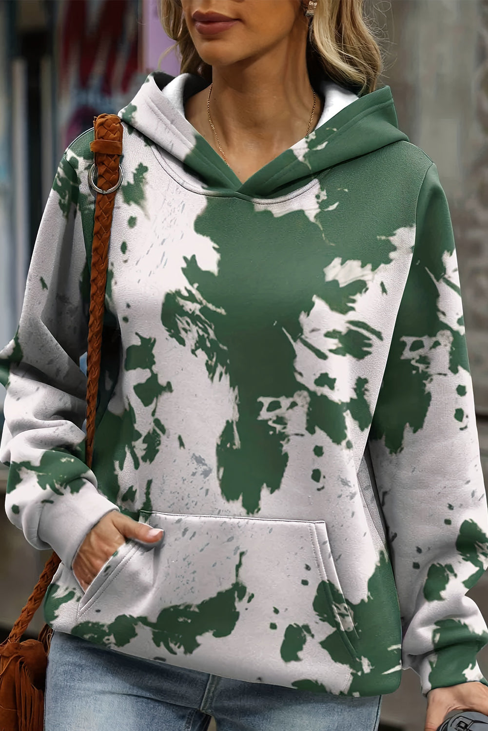 Sweat à capuche ample vert avec poche kangourou et imprimé tie-dye