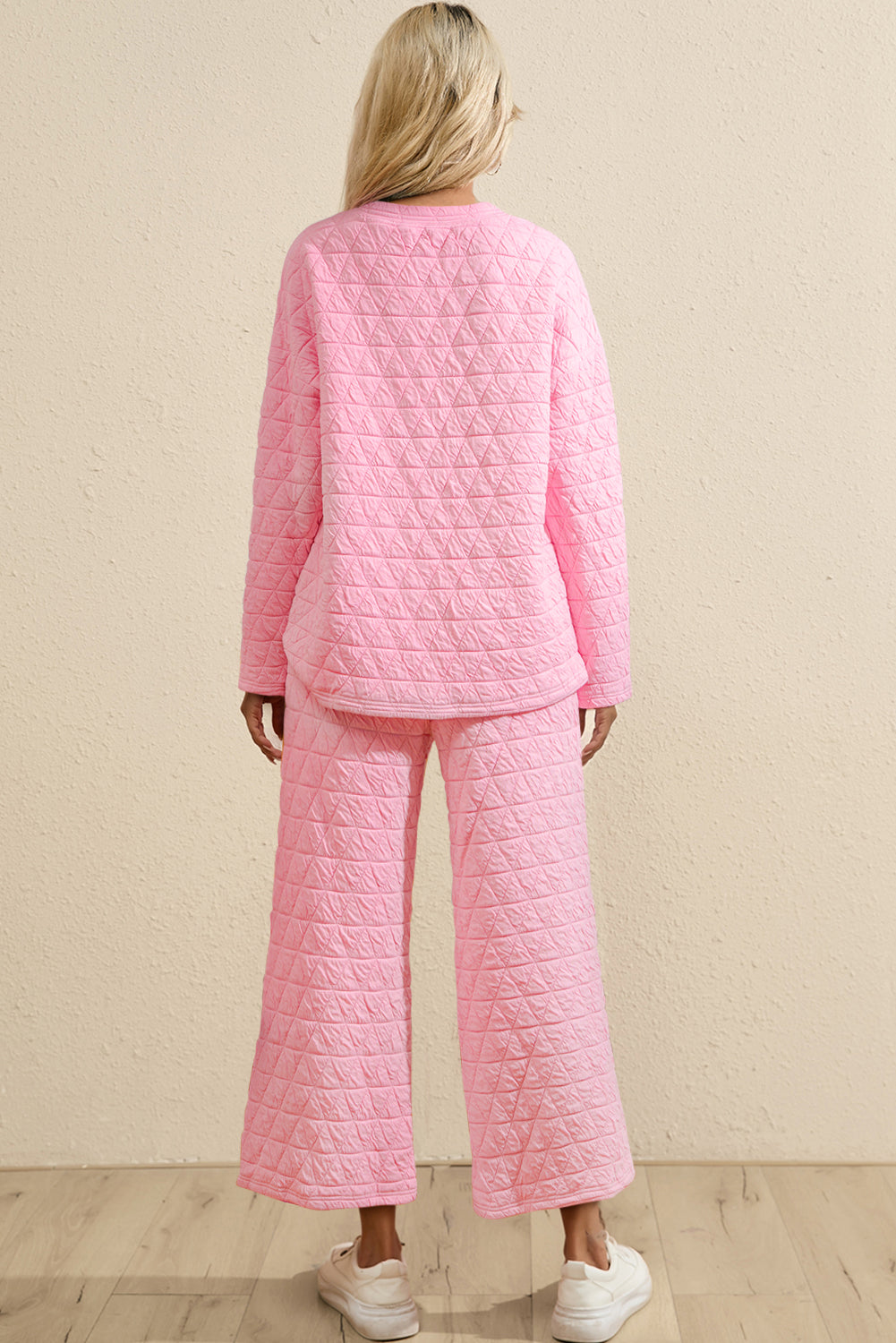 Suéter de rosa pulso y pantalones