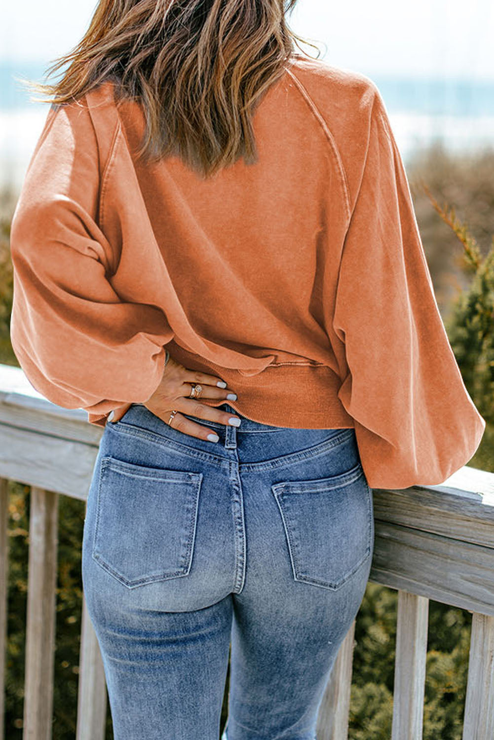 Sweat-shirt à poil à la manche lanterne lavée en orange lavé en orange