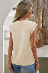 Beige t-shirt with bat handle and united textured neck