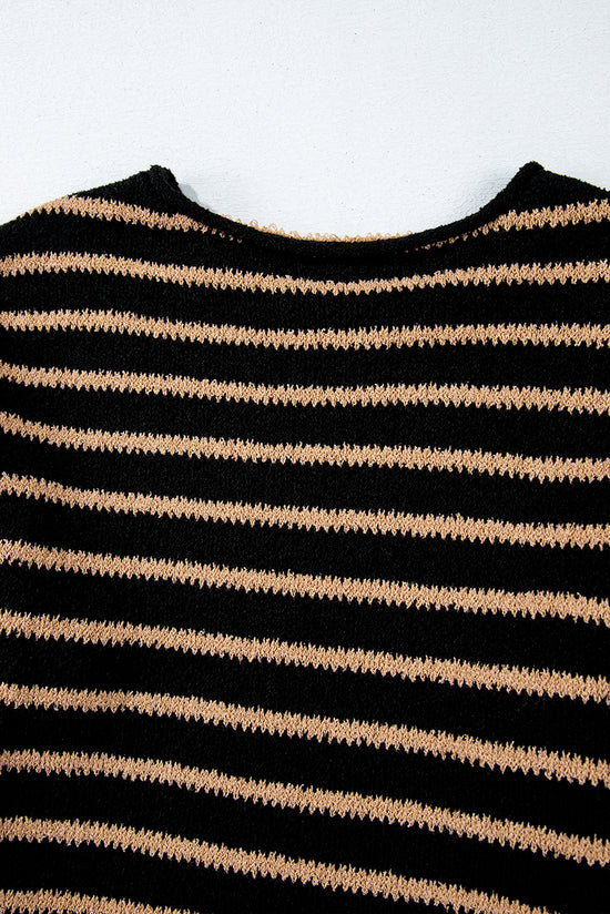 Black full -bodied sweater and drooping shoulders, round neck