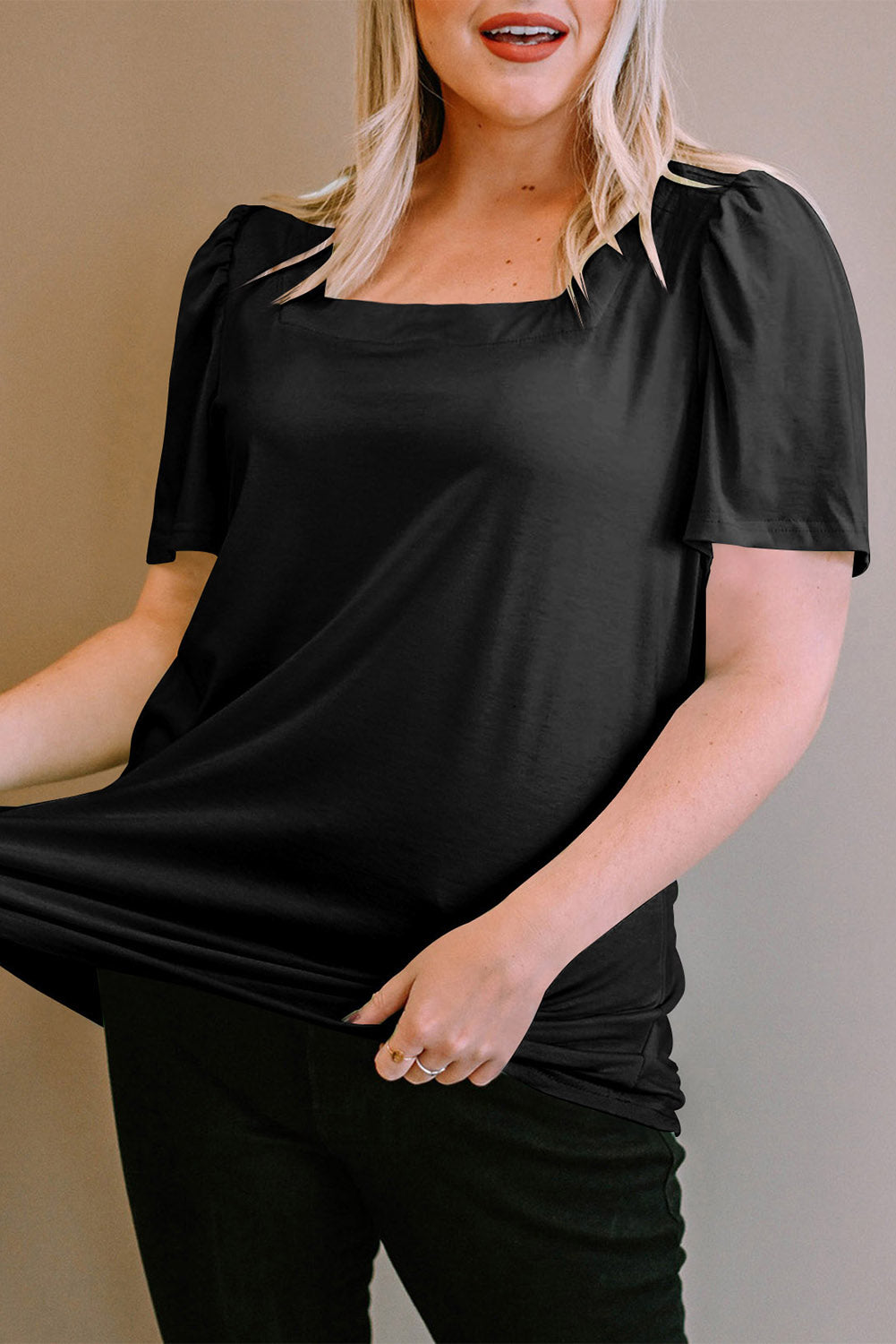 Black Plus Size Square Square Short Short Shleeve Top