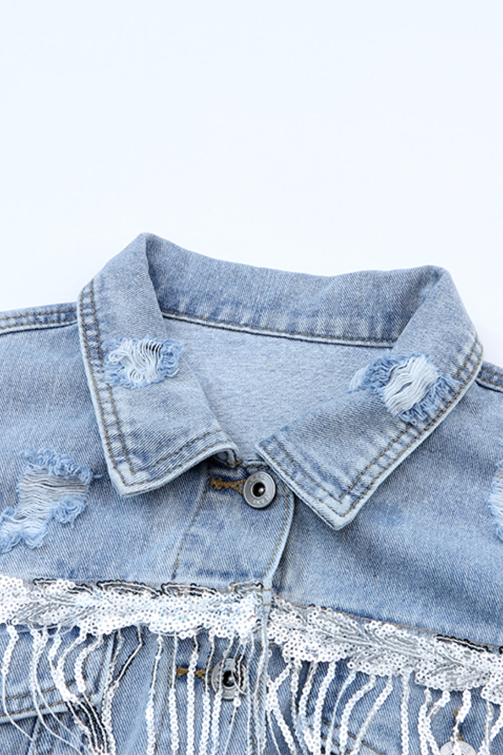 Giacca in denim con paillettes blu cielo abbellito