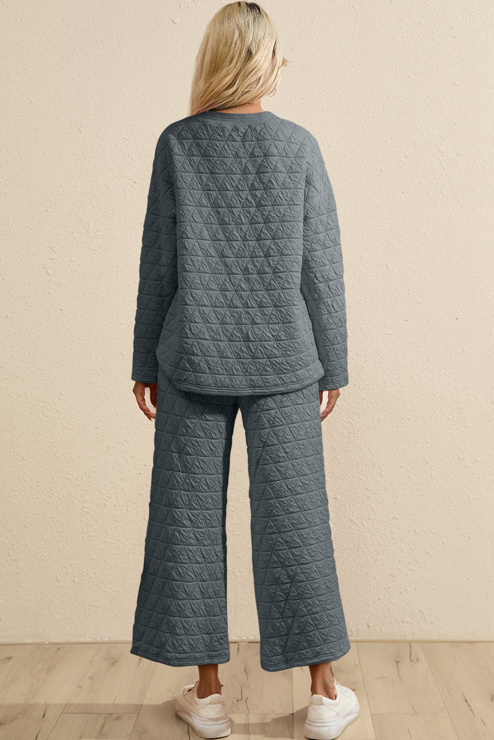 Dark gray plain quilted sweater and pants outfit