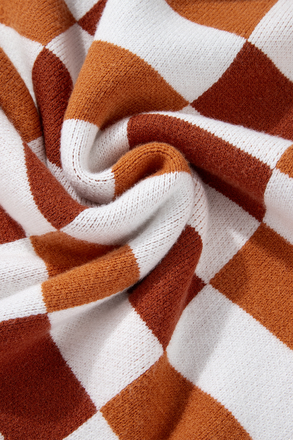 Pull orange à carreaux et bords côtelés *