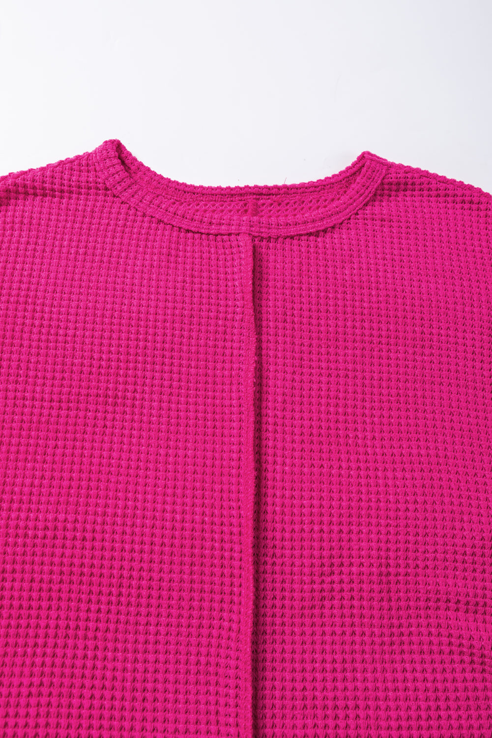 Top dividido de manga larga con costura central texturizada en rojo rosa