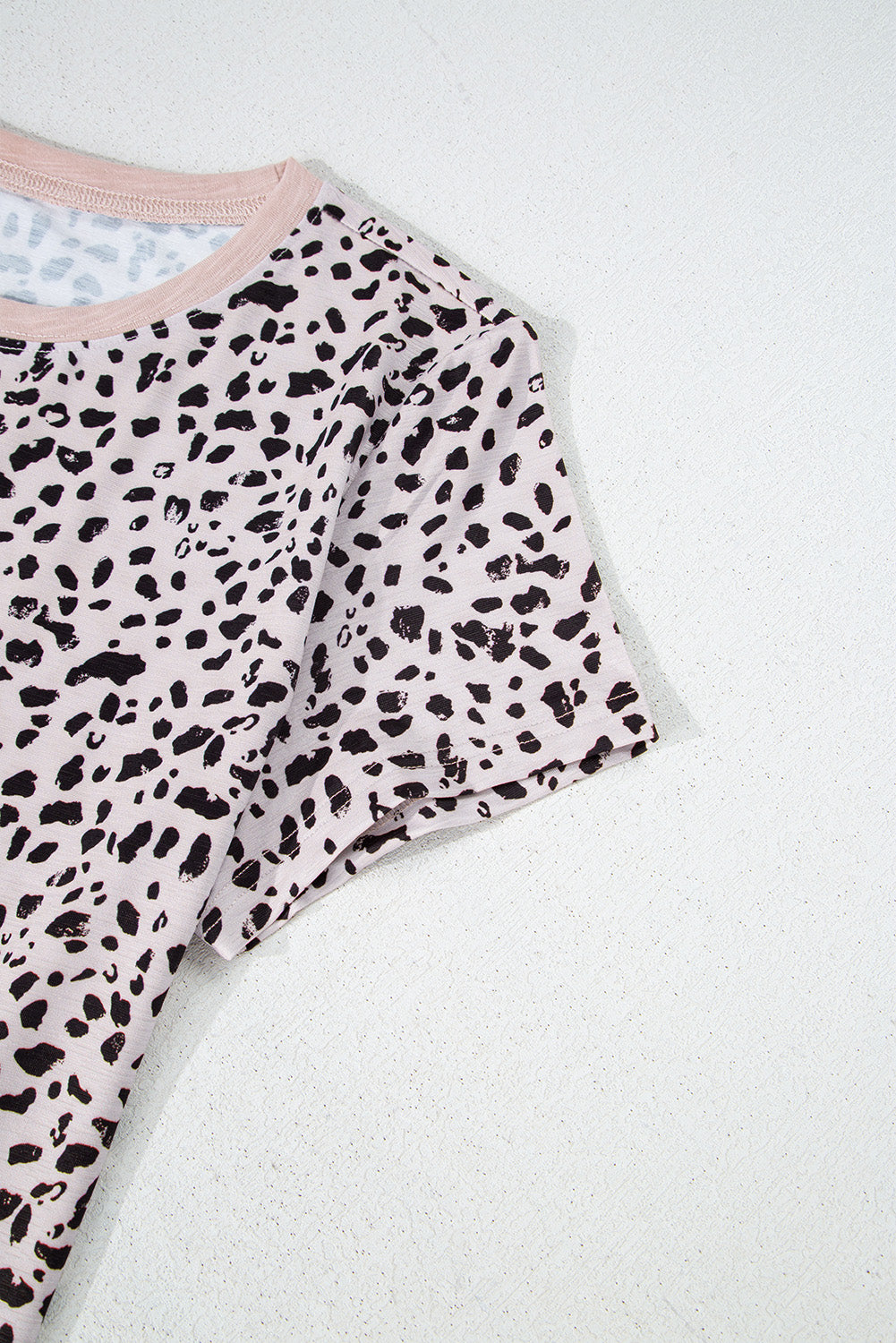Short sleeve t-shirt and Apricot Guépard print.