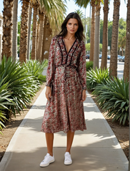 Midi dress with floral print split on the front *