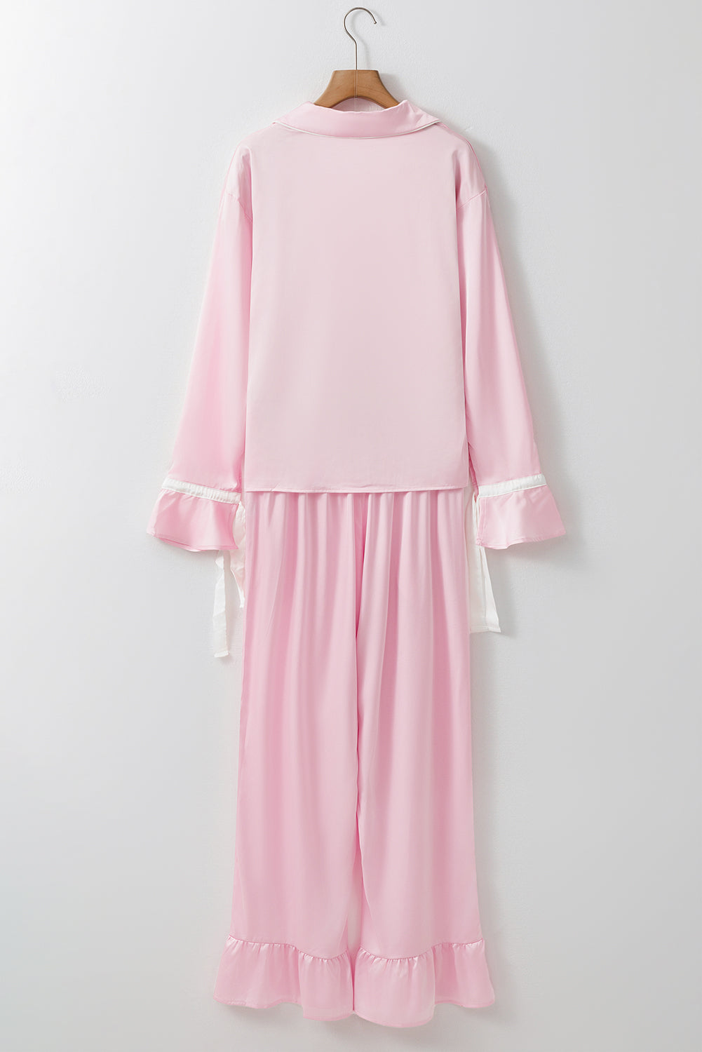 Ensemble chemise et pantalon à volants en satin rose clair-A WOMAN WE LOVE