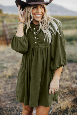 Sleeve dress and vine green velvet bracelet with press pimples and Empire waist