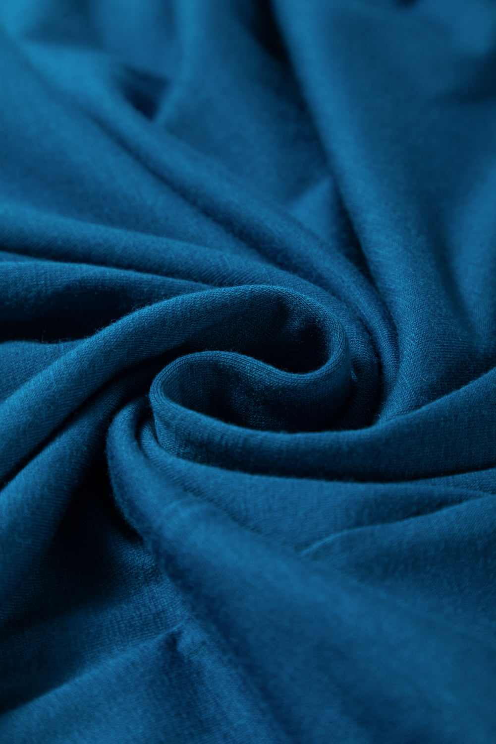 Robe longue bleu paon froncée à manches courtes et taille haute à col en V