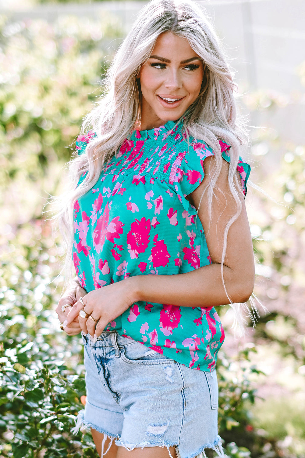 Blouse froncée à manches flottantes et à volants fleuris vert