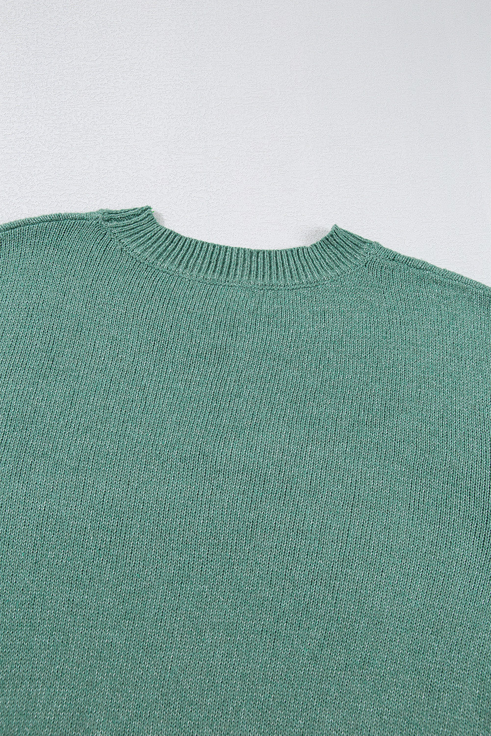 Pull vert à épaules tombantes et motif d'étoiles