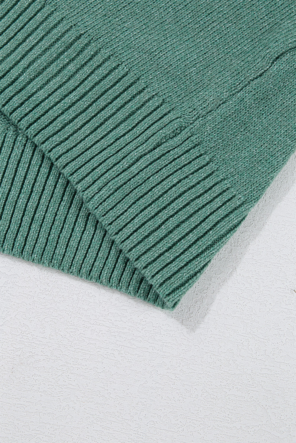 Green shoulder sweater and stars pattern *