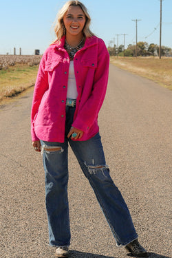 Chaqueta sherpa botonal en faux ante rosa brillante