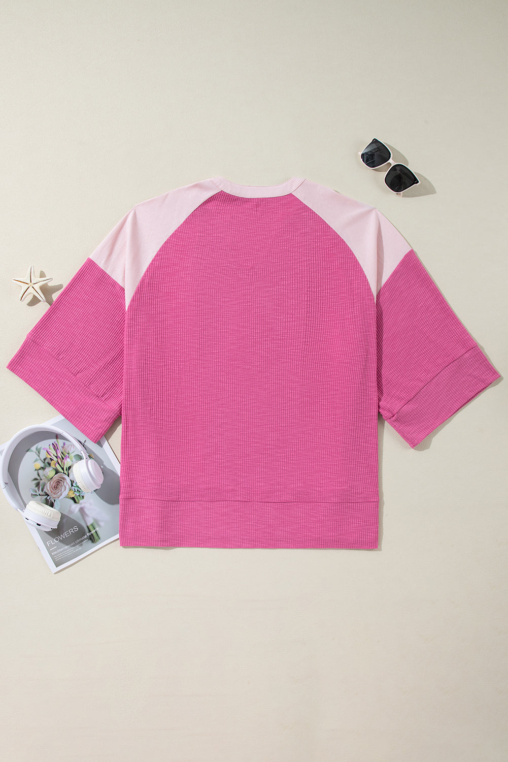 Blusa oversize con mangas 3/4 y bloques de color texturizados en rosa brillante