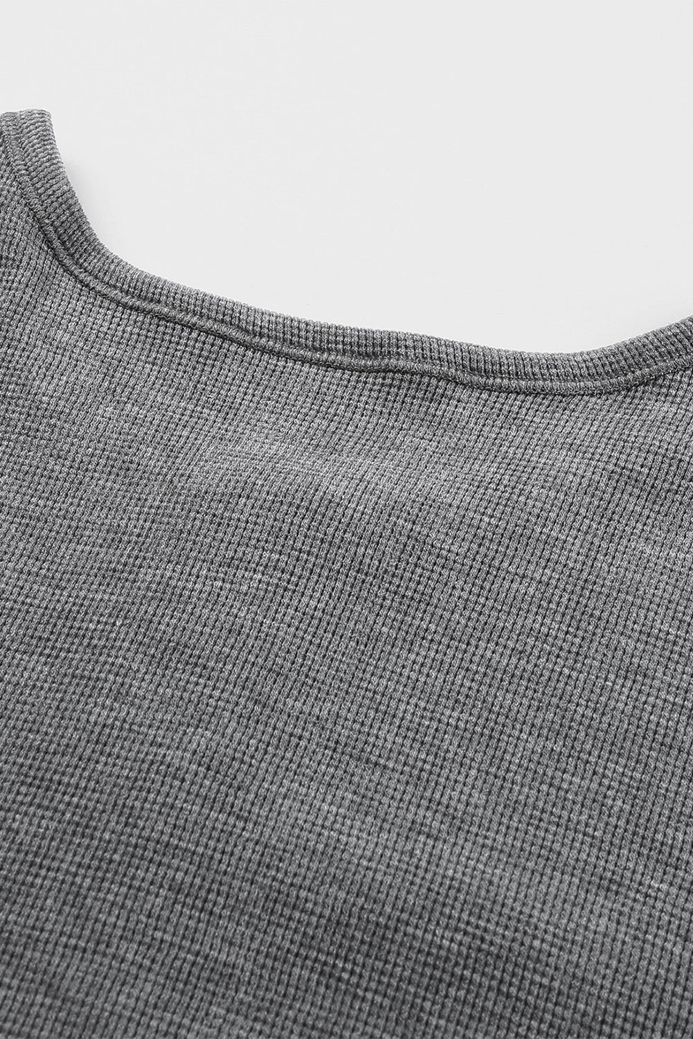 Haut Henley en tricot gaufré gris