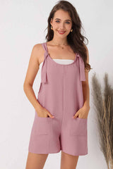 Combi-short texturée rose à bretelles réglables et poches-A WOMAN WE LOVE