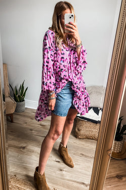 Bouton dress on the front with pink leopard print, 3/4 sleeves and ruffle hem